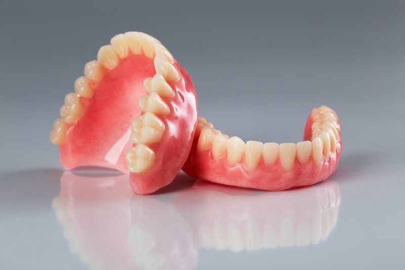 A set of yellow dentures.